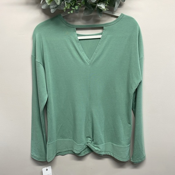 NWT Apana Yoga Long Sleeve Top Back Cutout and Twist Detail Feldspar Green M - Picture 2 of 16